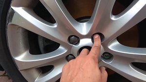 защитные колпачки на колесные шпильки VAG