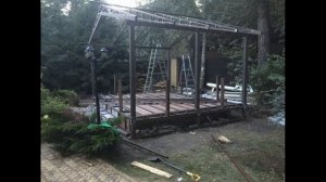 Построили красивую беседку