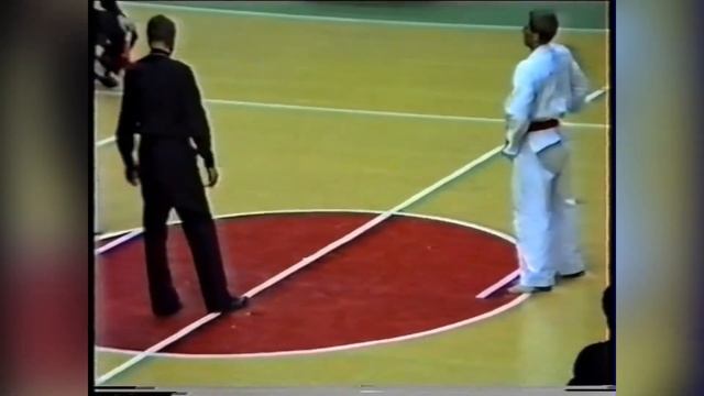 Кубок СССР-1990. Один из поединков лидера Российского киокушина Шихана Пукаса В.В., осу.