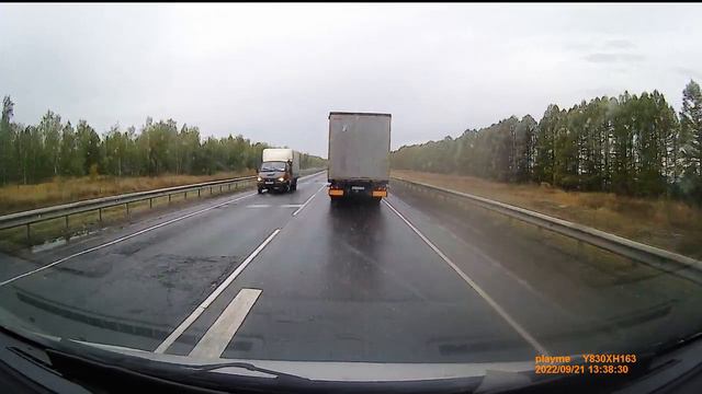 Фурист даёт добро на обгон.