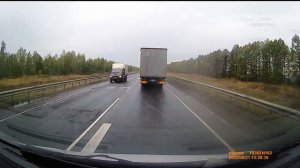 Фурист даёт добро на обгон.