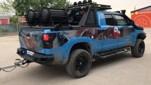 Заряженная Тойота Тундра (Toyota Tundra) с аэрографией Pink Floyd The Wall