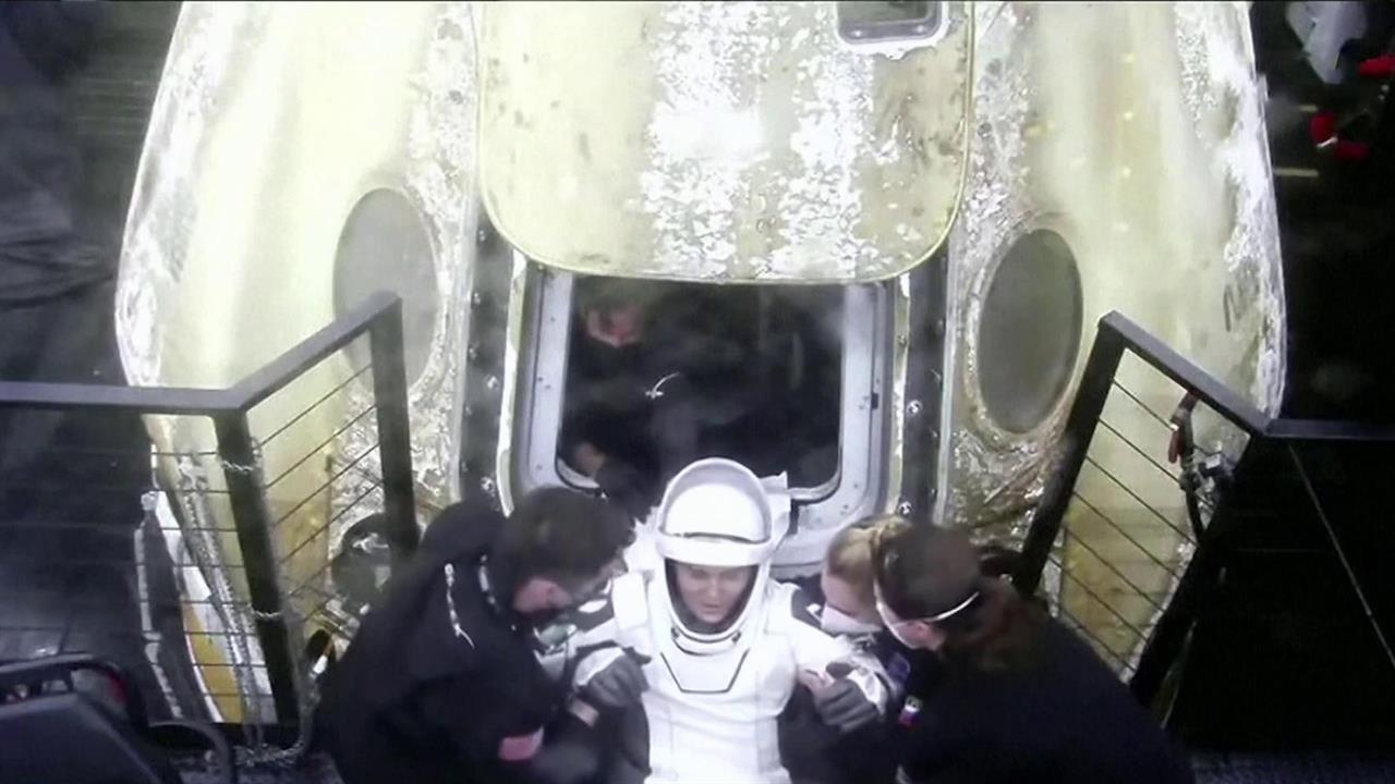 На Землю вернулся корабль Crew Dragon, в составе экипажа космонавт Анна Кикина