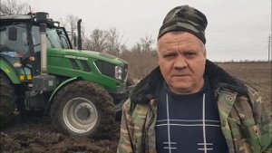 Мощный китайский колесный трактор Weihe 2204 в работе Воронежская область 2022 г