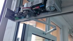 Автоматическая дверь