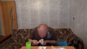 Саня Чемпион ест три Шавермы .