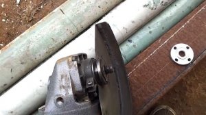 Как открутить заклинившую гайку на болгарке