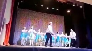 Выступление танца: От Волги до Енисея.