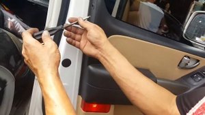 Jeff tan tutorial / hyundai starex / front door panel removal
