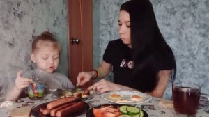 #мугбанг завтрак сосиски яйца☺