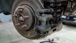 Изучаем Land Rover. Замена задних тормозных колодок.