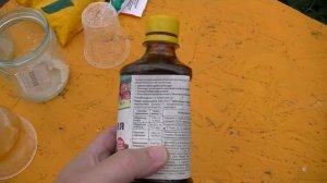 Огурец. Делаю пролив грядки с добавлением гумата калия.