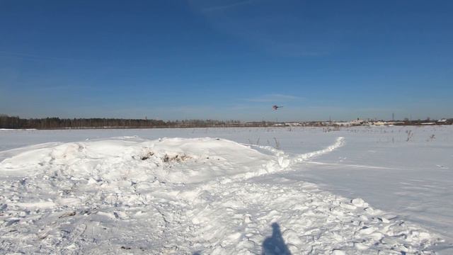 Илья на низкой высоте (началось в деревне утро) (GH010083) смотреть онлайн