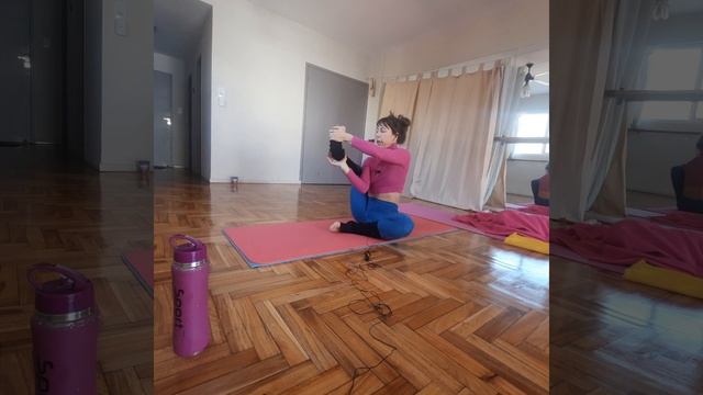 Затягиваем ноги за голову за одно занятие, медленно, но глубоко смотреть онлайн