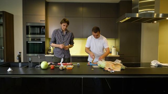 БЛОГЕРЫ НА КУХНЕ!!! ДЕШЕВАЯ ШАУРМА vs ДОРОГАЯ ШАУРМА!!! смотреть онлайн