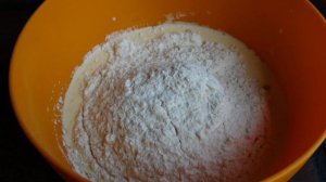Духовые пирожки с клубникой