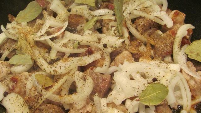 Вкусное мясо кусочками на сковороде