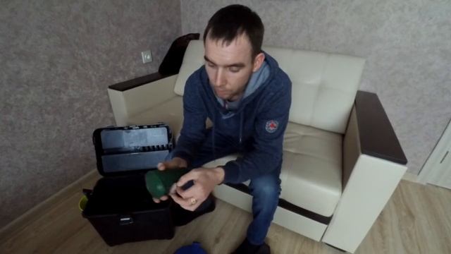 Зимний рыбаловный ящик для рыбалки. Содержимое зимнего ящика