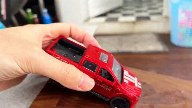 Box full of Model Car Jaguar, Nissan, Audi, Maserati, Peugeot, Pickup Truck , Police Pickup Truck 1 смотреть онлайн