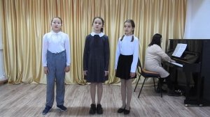 "Над Россией нынче солнышко" муз. и сл. Е. Обуховой