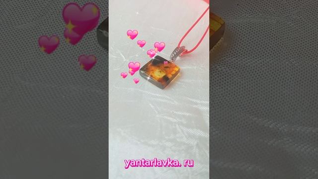 Модная подвеска из янтаря. Санкт-Петербург, Малая Морская  4/1,ТРК Адмирал, yantarlavka.ru