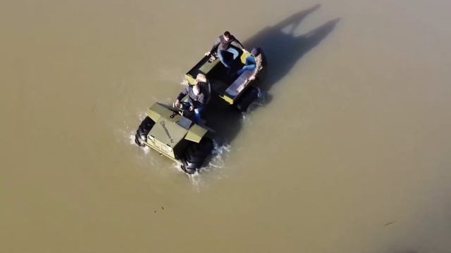 Теперь у нас есть квадрокоптер чтобы снимать видео с вездеходом.... смотреть онлайн