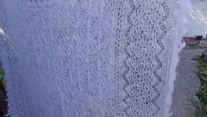 Белые пуховые платки паутинки