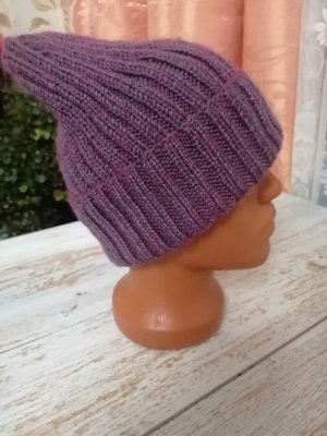 № 323 Шапочка женская, резинкой 2_2 с широким отворотом на размер 56-58. Примеряю шапочку видео №320