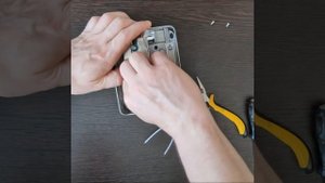 Работа электромеханического замка. Как перевернуть защелку на примере замка Atis Lock SSM