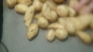 НЕ ВЫБРАСЫВАЙТЕ МЕЛКИЙ КАРТОФЕЛЬ КАРТОФЕЛЬ ЦЕЛЫЙ В ДУХОВКЕ. ЗАПЕЧЕНЫЙ АРОМАТНЫЙ КАРТОФЕЛЬ, КАРТОШКА