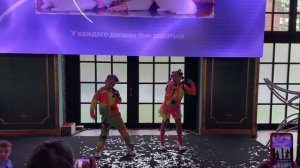 ГРУППА РИЛИ ,ПОЮТ СВОЮ ПОПУЛЯРНУЮ ПЕСНЮ «РИЛИ»🔥 на дне рождении @beka.dobriy