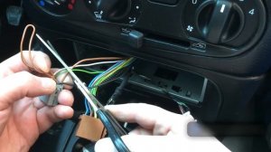 Lada Niva магнитола садит аккумулятор.