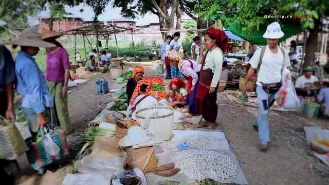 Мьянма ( Бирма ) Деревня Ивама на озере Инле / Myanmar. Iwama Floating Market on Inle lake