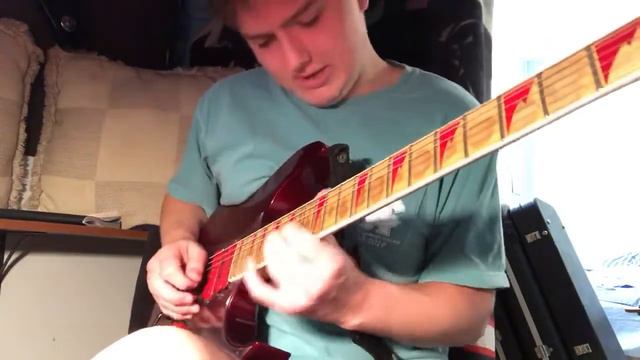 Playing thru a Peavey Valveking II 50 watt combo смотреть онлайн