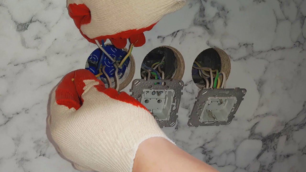 Установка розеток и выключателей скрытой установки под одну рамку.