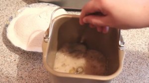 Самый простой и удачный рецепт дрожжевого теста в хлебопечке.