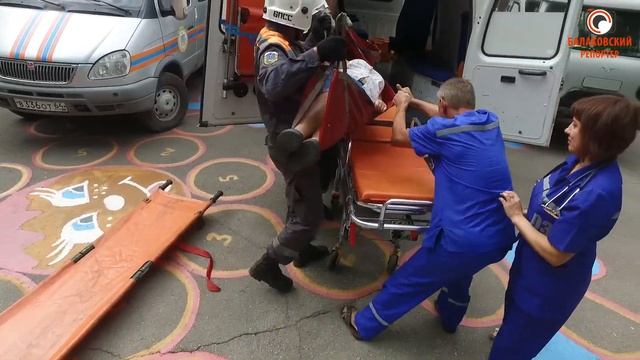 Спасали и раскатывали пожарные рукава (сотрудники Д/С №20 провели учения на "отлично") смотреть онлайн