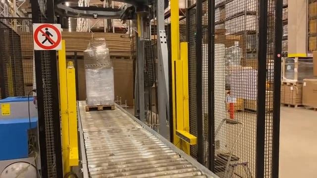 Упаковка паллеты в стретч плёнку. Паллетообмотчик Robopac с вращающимся кольцом.