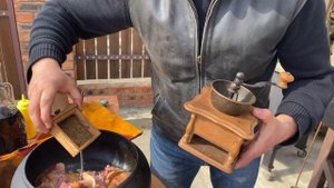 Булгурный плов из утки в чугунке из Помпейской печи, это БОМБА