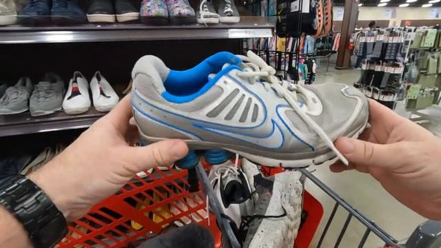 Thrift Store Manager Tells All смотреть онлайн