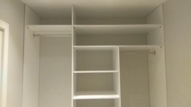 Хорошая стильная гардеробная комната