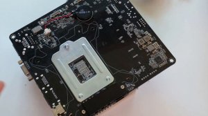 Asrock DeskMini 310 + i7-8700 in 1.92L!!! Build Log