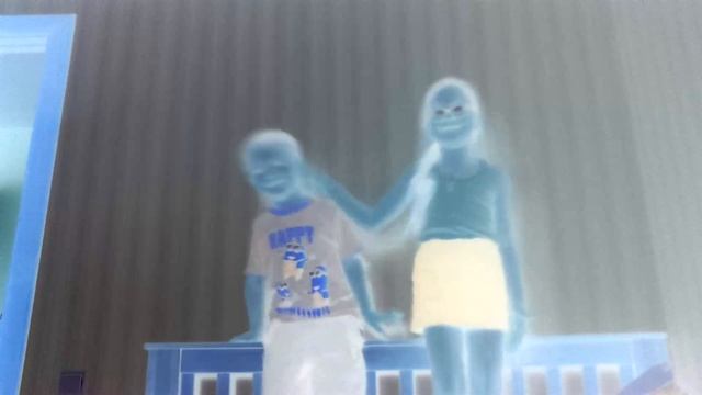 Что делают дети зомби пока на них не смотрят родители????? смотреть онлайн