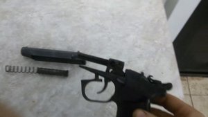 Пистолет сигнальный МР-371. Клинит затвор.