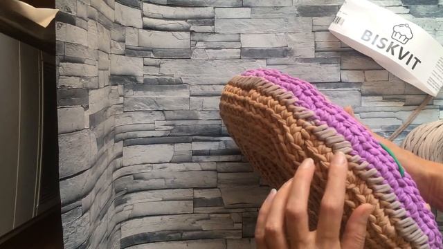 Подушка-пончик из трикотажной пряжи biskvit смотреть онлайн