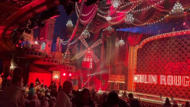A Tour Inside Capitol Theatre Sydney & Moulin Rouge The Musical смотреть онлайн