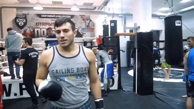 Девочка Чемпионка мира притворилась новичком и наказала бойцов  Мма