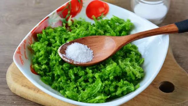 Чесночные стрелки через мясорубку на зиму