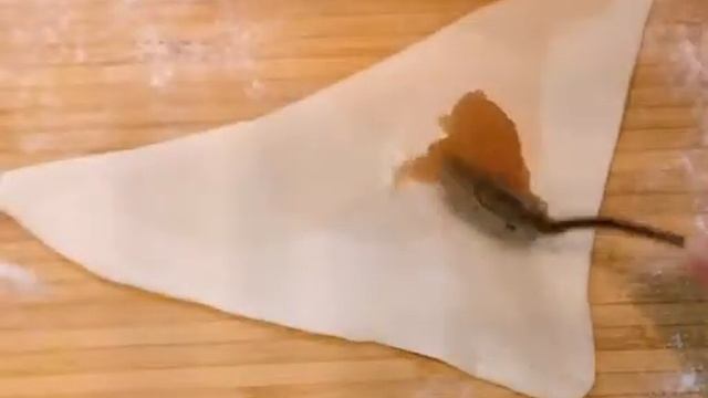 Как приготовить круассаны из слоеного теста РЕЦЕПТ смотреть онлайн