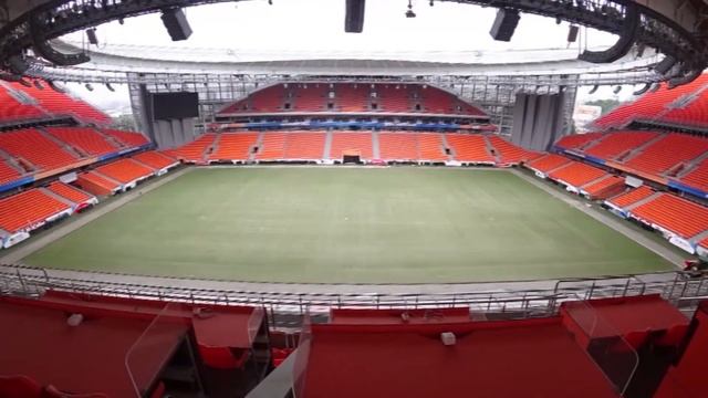 Реновация футбольного поля "Екатеринбург Арены". Вид с медиатрибуны смотреть онлайн